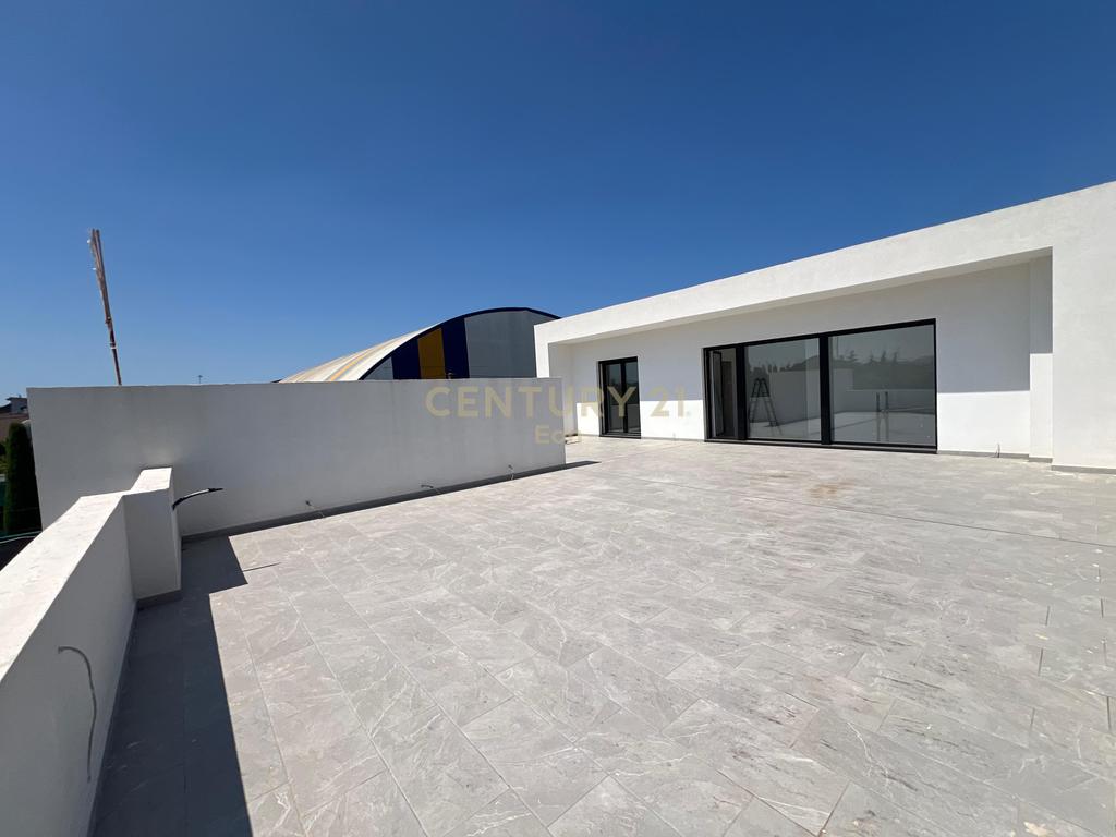 Villa for sale in the suburbs, Shijak!