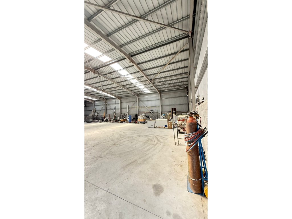 WAREHOUSE FOR RENT 630M2, IN ROMANAT!