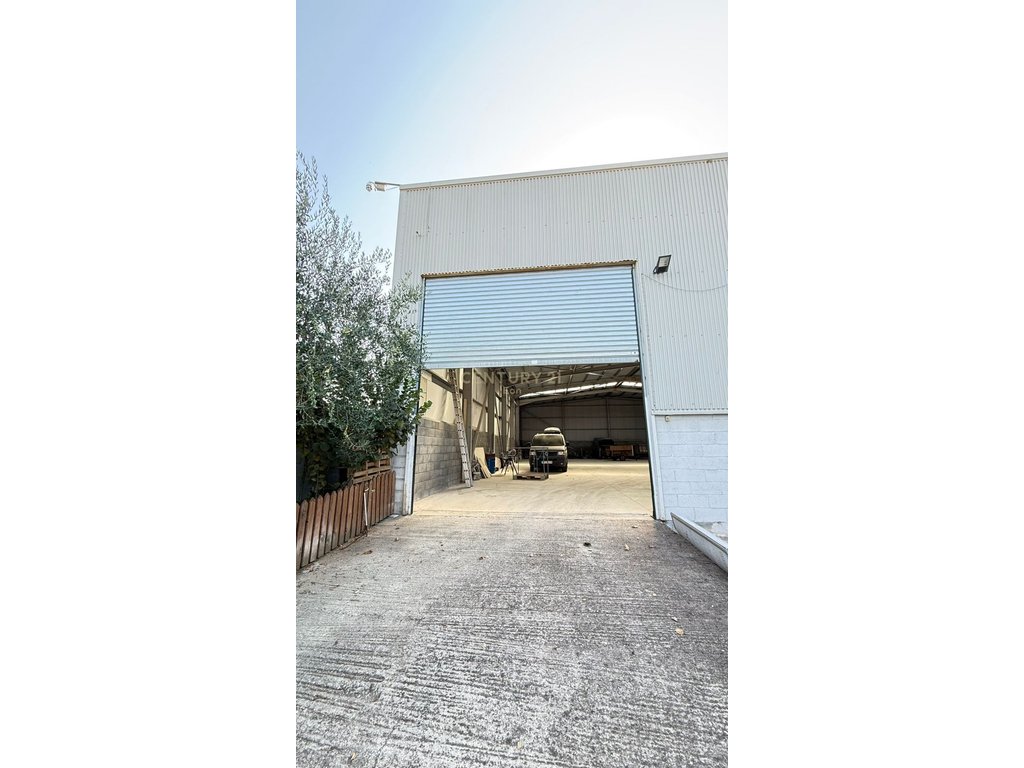 WAREHOUSE FOR RENT 630M2, IN ROMANAT!