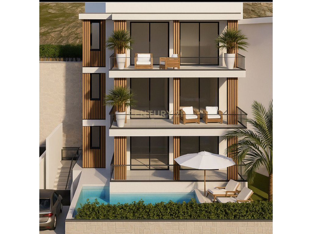 3-story villa with swimming pool for sale in Golem – Full sea view!