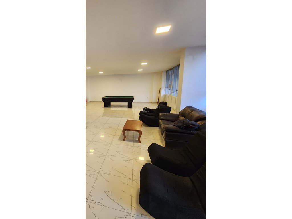 BUSINESS PREMISES FOR SALE NEAR THE TRAIN STATION !!