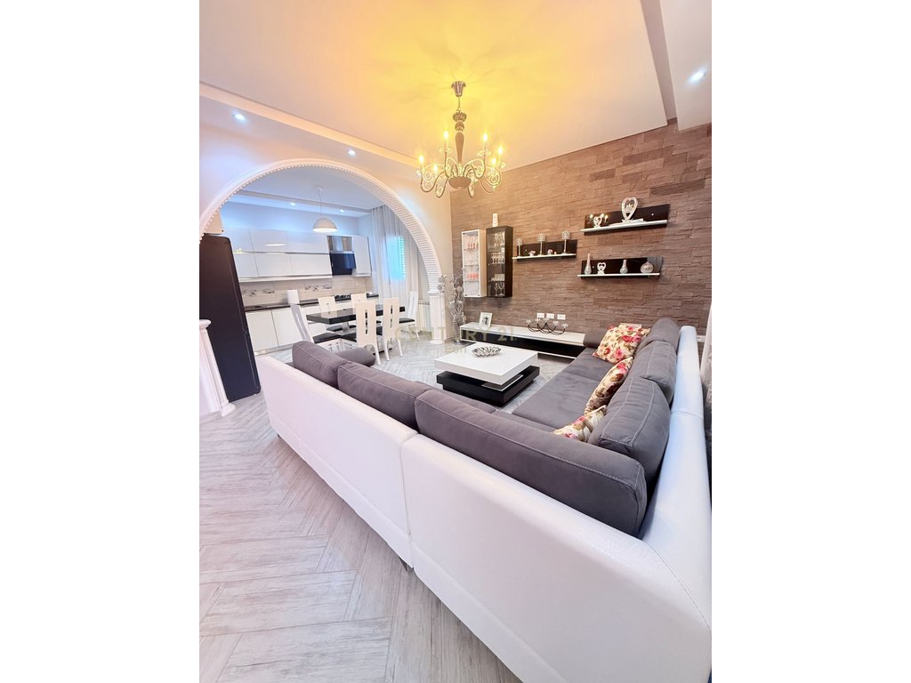 Villa for Sale in Manëz, Durrës - €270,000 | 1082 m²