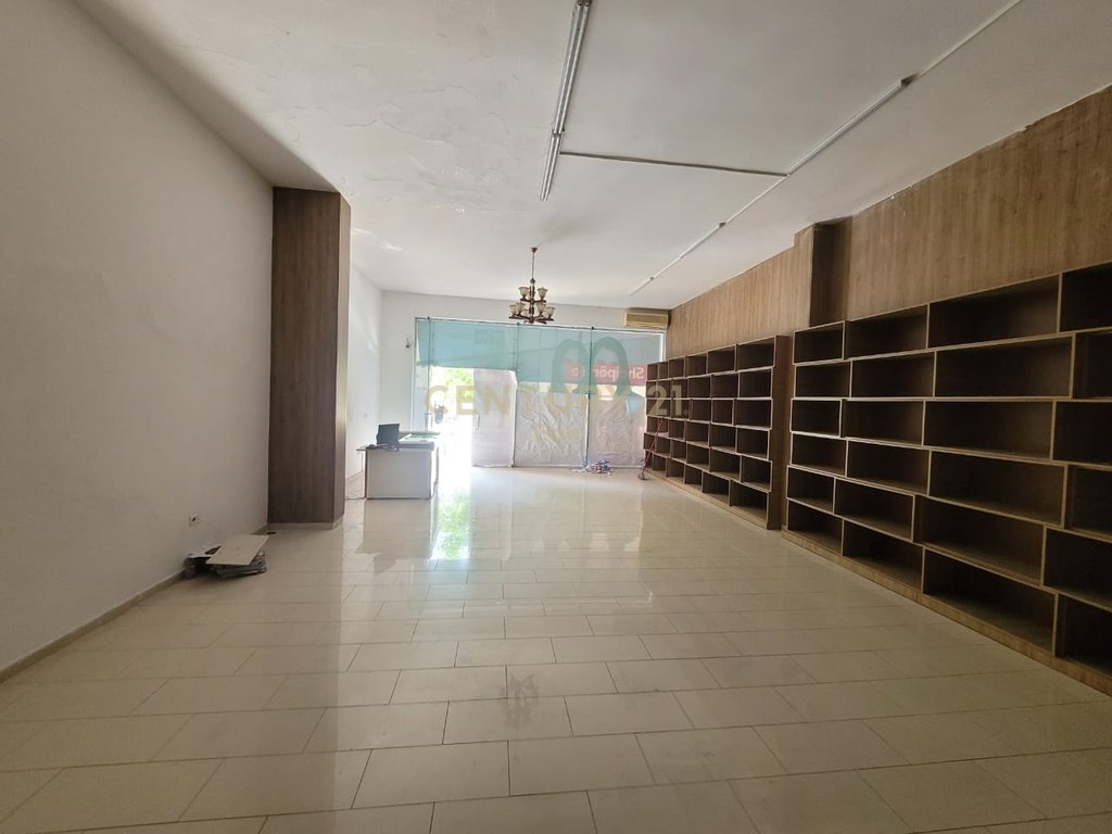 SPACE FOR SALE ON MAIN STREET, DURRES!