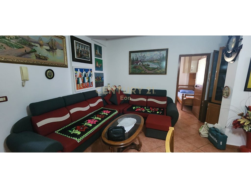 APARTMENT 2+1 FOR RENT NEAR GREEK SCHOOL!