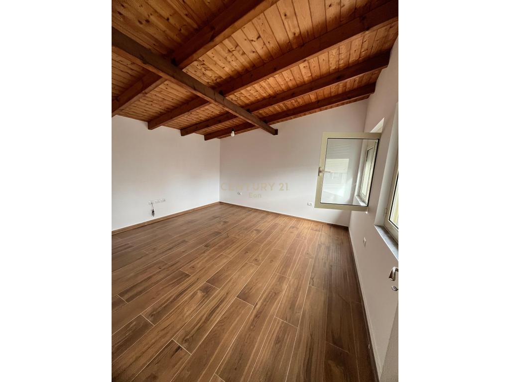 Villa 5+4 For Rent in Durrës!
