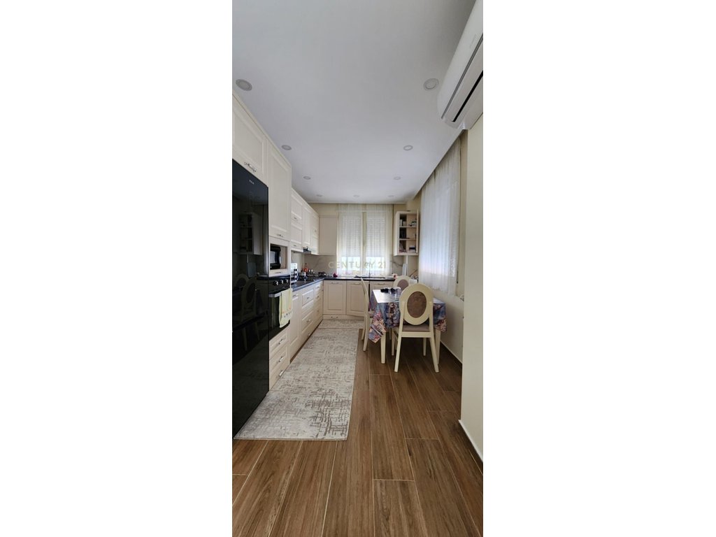 Apartment 2+1 for sale on Rruga e Re e Portit, Durres!