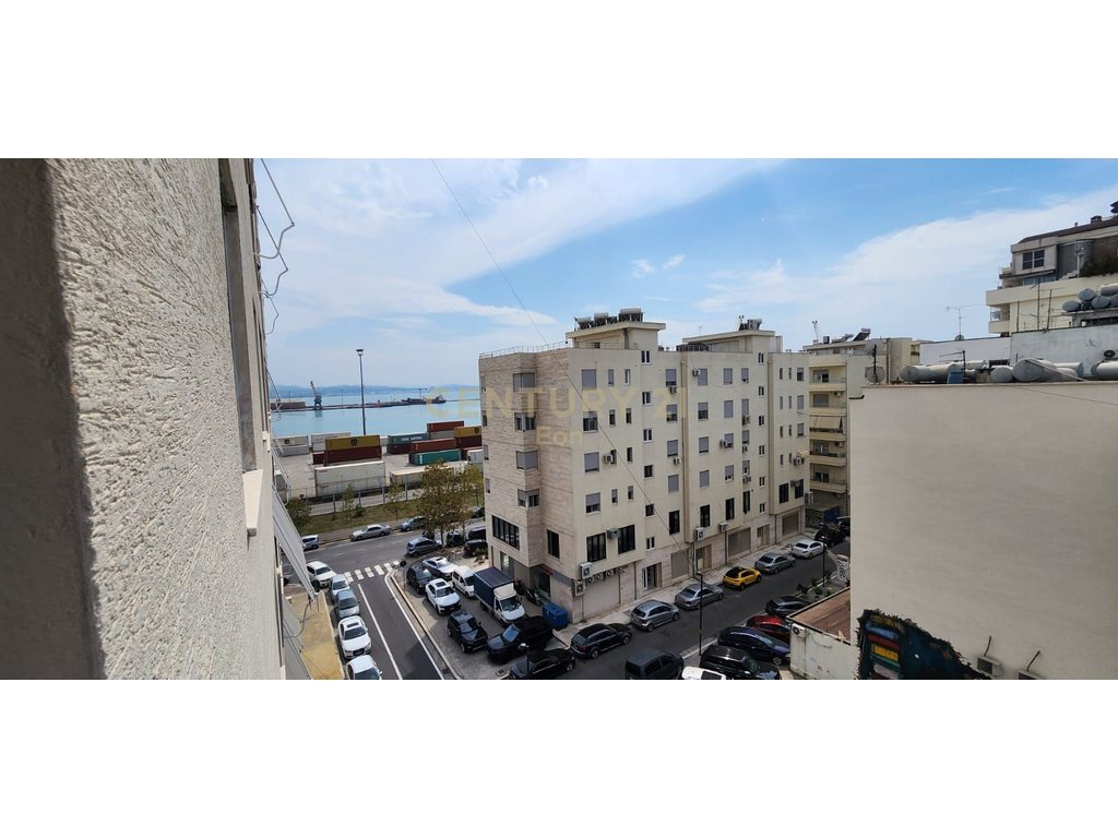 Apartment 2+1 for sale on Rruga e Re e Portit, Durres!