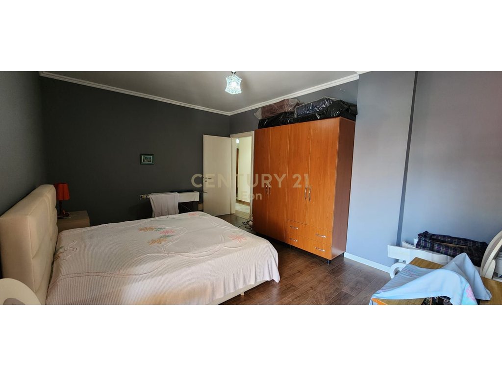 Apartment 2+1 for sale on Rruga e Re e Portit, Durres!