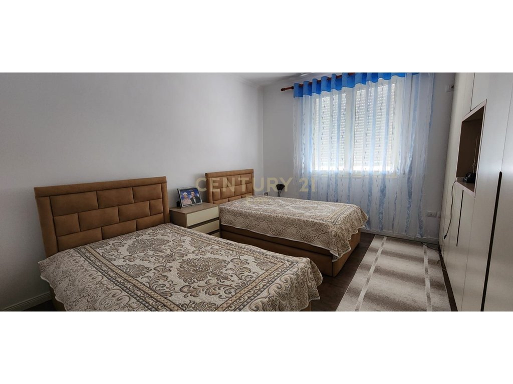 Apartment 2+1 for sale on Rruga e Re e Portit, Durres!