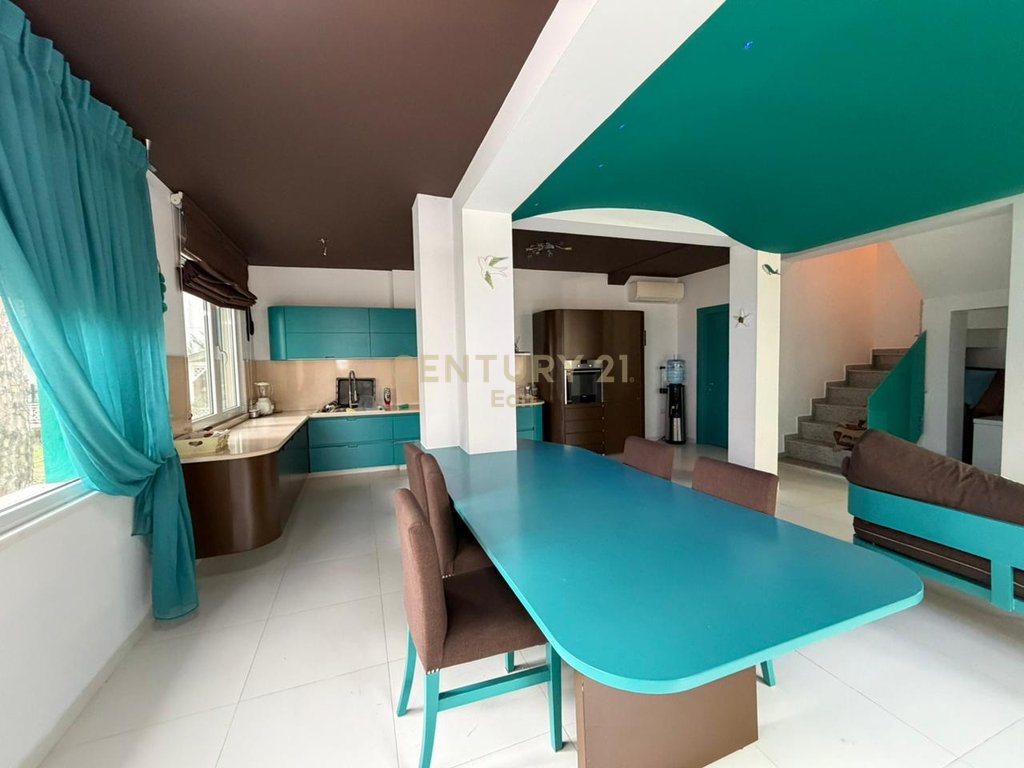 3-Story Villa For Sale in Qerret!