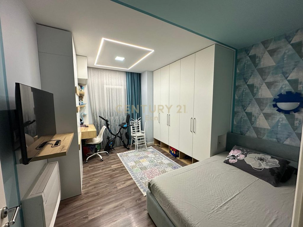 I RENT A 2+1+2 APARTMENT IN THE CENTER OF DURRES NEAR THE PORT.