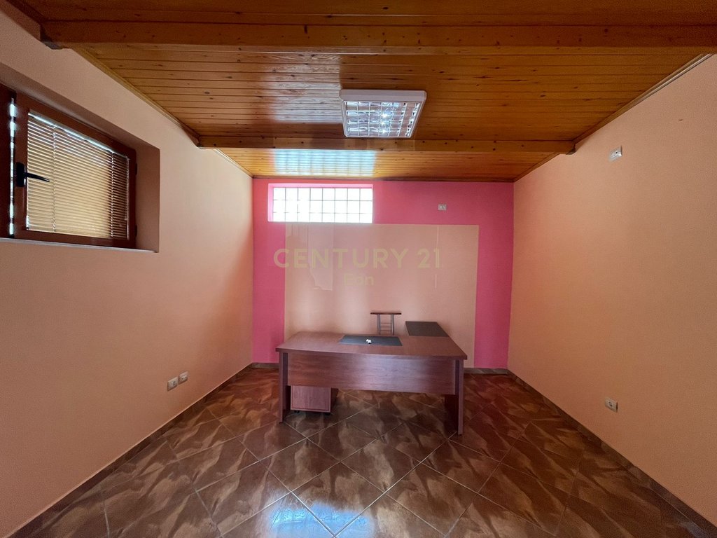 Business premises for rent in the center of Durrës!