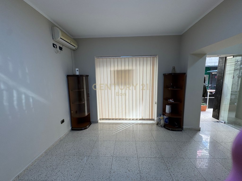 Shop for Rent near the Martyrs' Museum, Durrës!