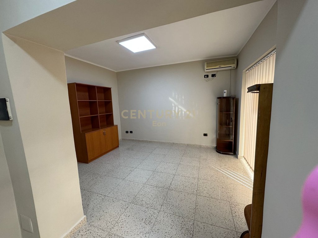 Shop for Rent near the Martyrs' Museum, Durrës!