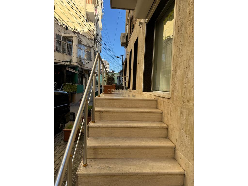 Shop for Rent near the Martyrs' Museum, Durrës!