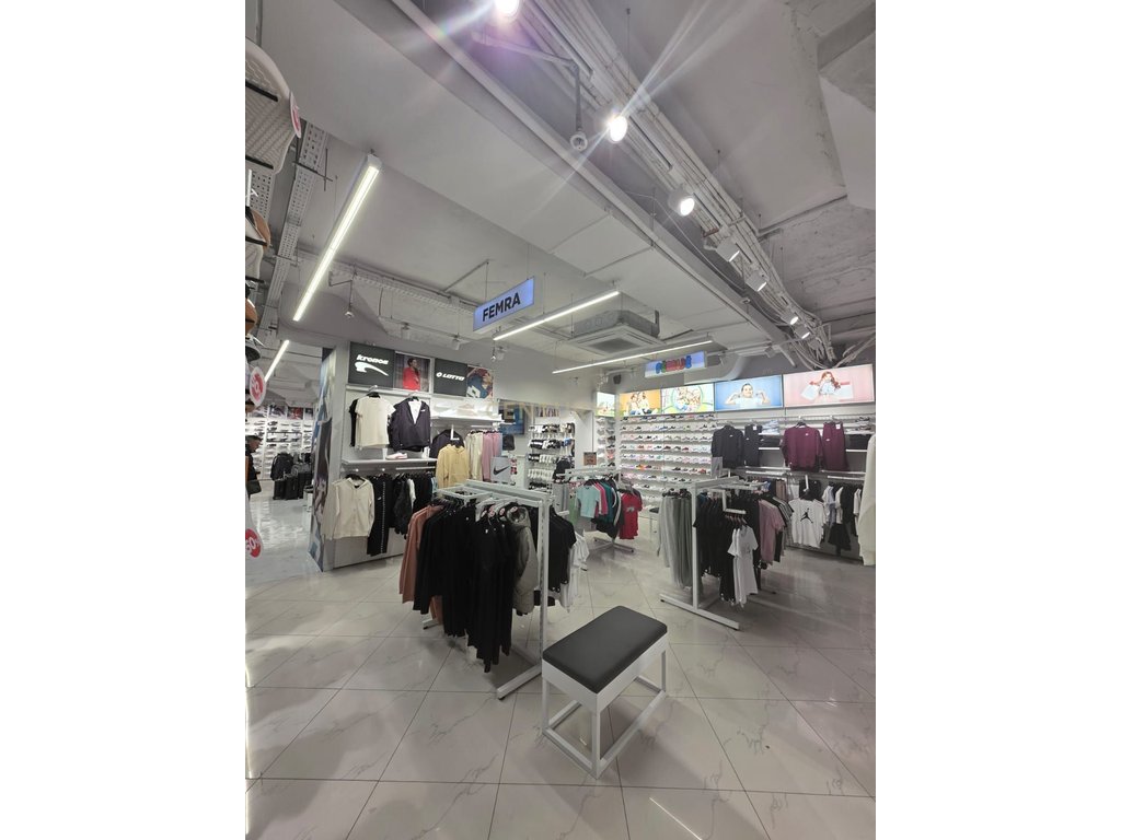 Shop for rent at Flagship Shopping Center, Durrës!