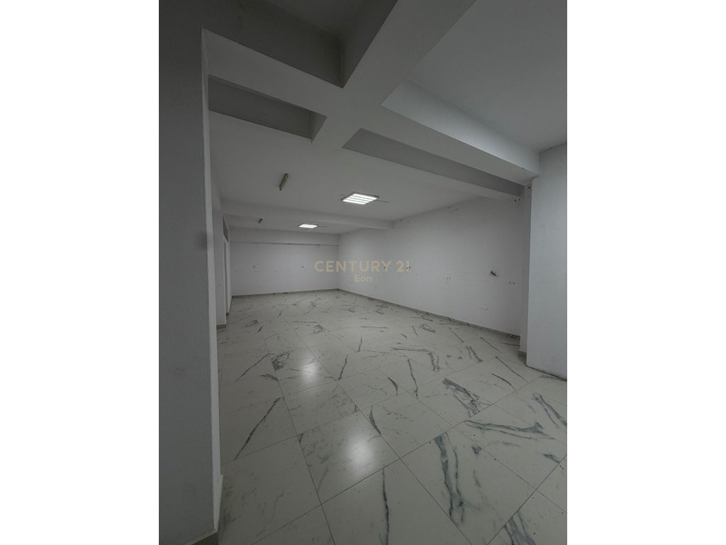 SHOP FOR RENT NEAR THE MARKET, DURRES !