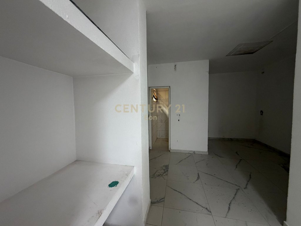 SHOP FOR RENT NEAR THE MARKET, DURRES !