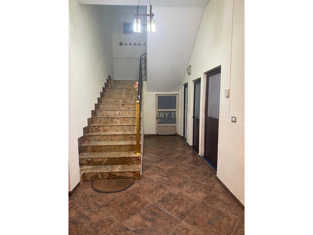 4-story Villa For Sale in Neighborhood no.5, Durrës!