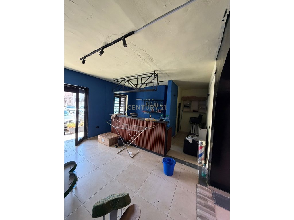 SHOP FOR RENT AT FORMER URT, DURRES !