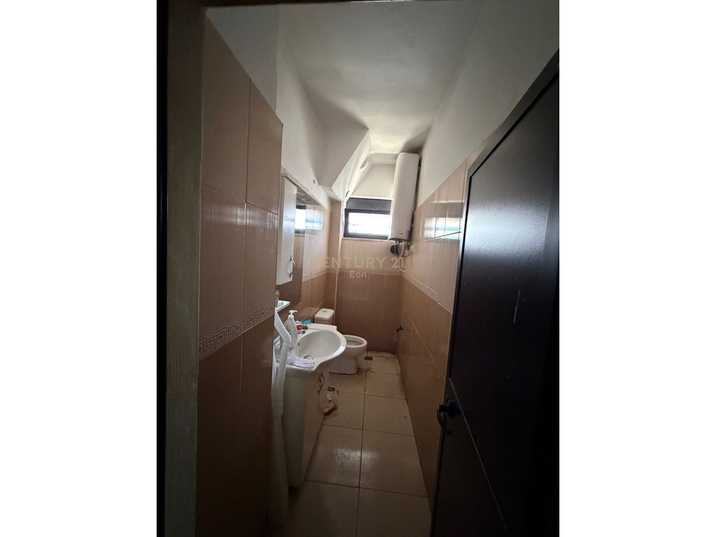 SHOP FOR RENT AT FORMER URT, DURRES !