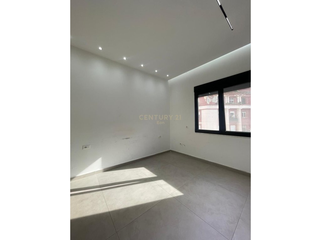 2+1 Apartment for Rent in the Center of Durrës!
