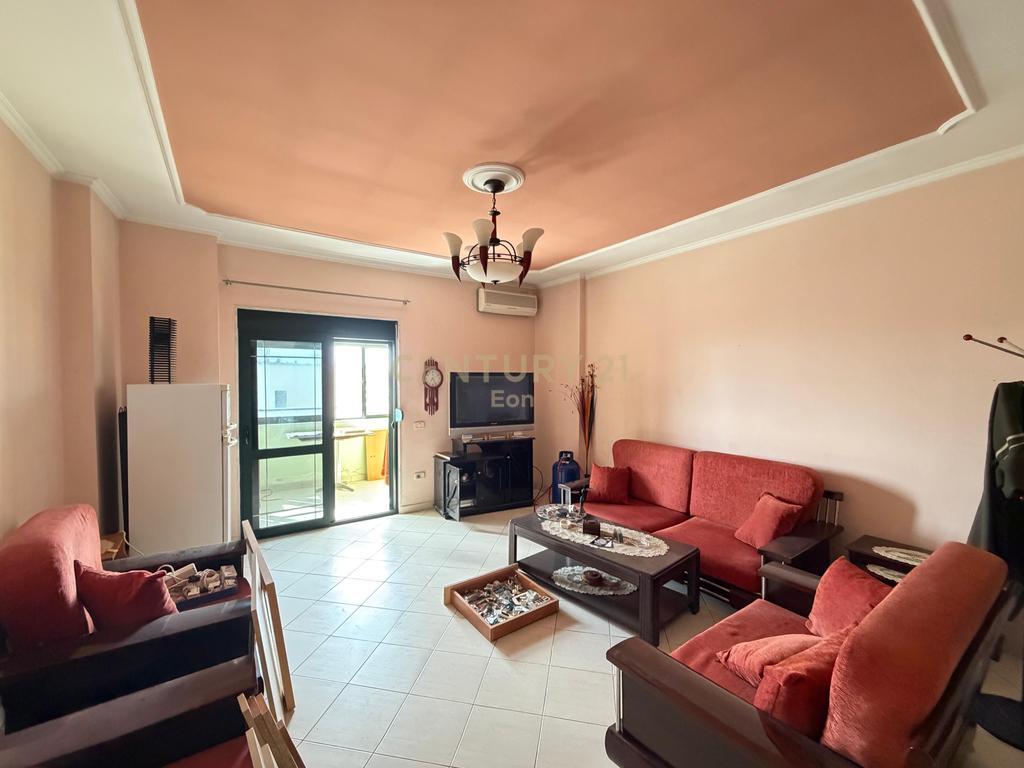 Apartment 3+1+2 for sale, Near the Market, Durres!
