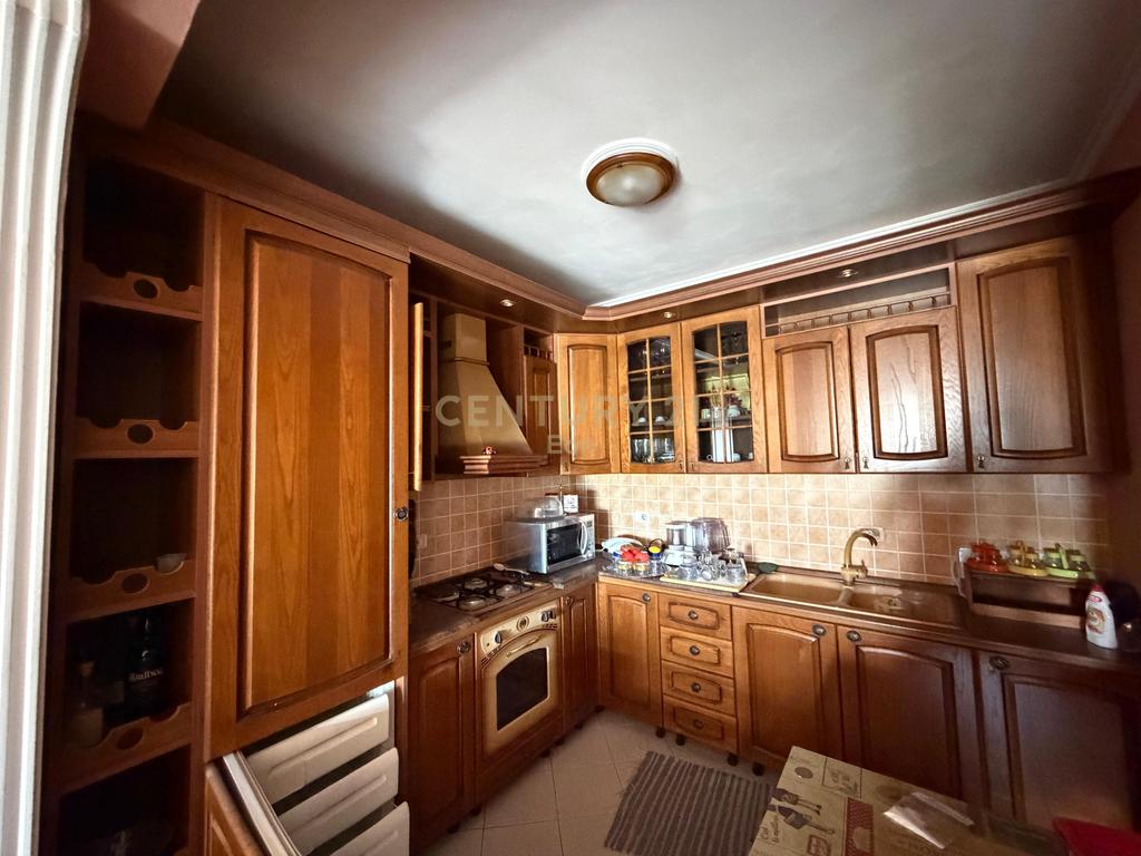 Apartment 3+1+2 for sale, Near the Market, Durres!