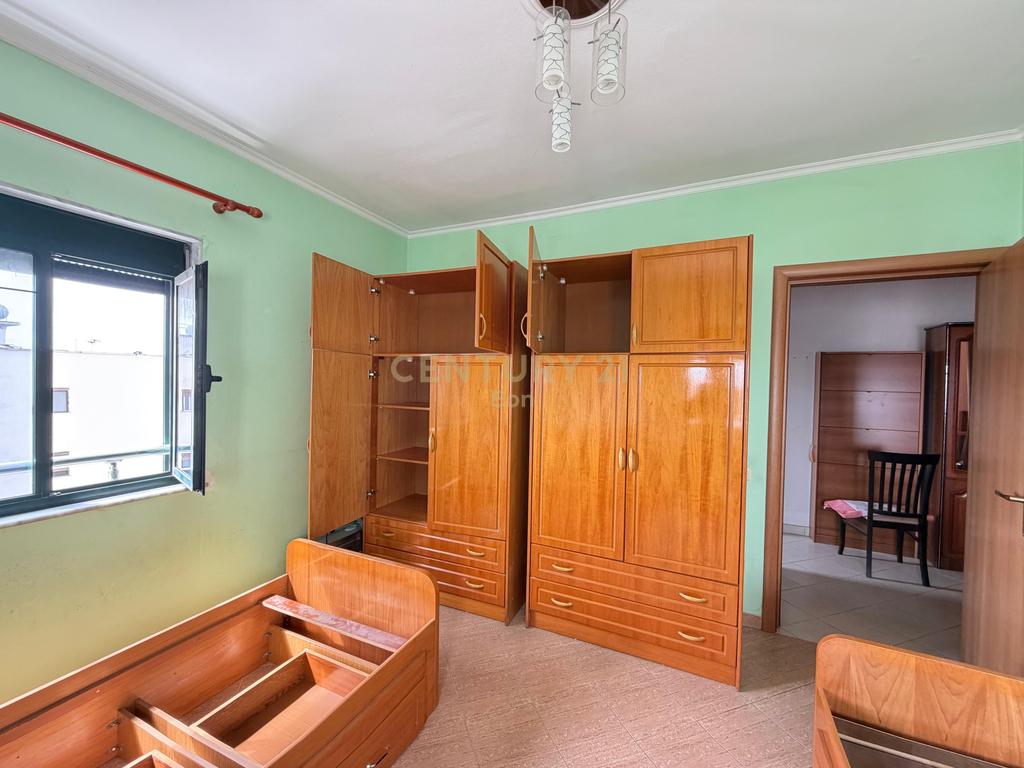 Apartment 3+1+2 for sale, Near the Market, Durres!