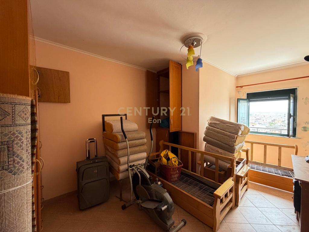Apartment 3+1+2 for sale, Near the Market, Durres!