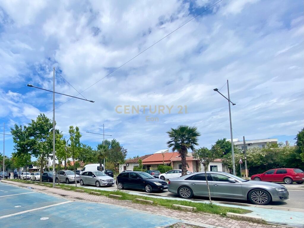 FIRST LINE BUSINESS ENVIRONMENT FOR SALE ON THE BEACH STREET, DURRES!!