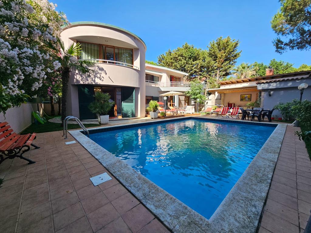 VILLA WITH POOL FOR SALE IN KERRET!