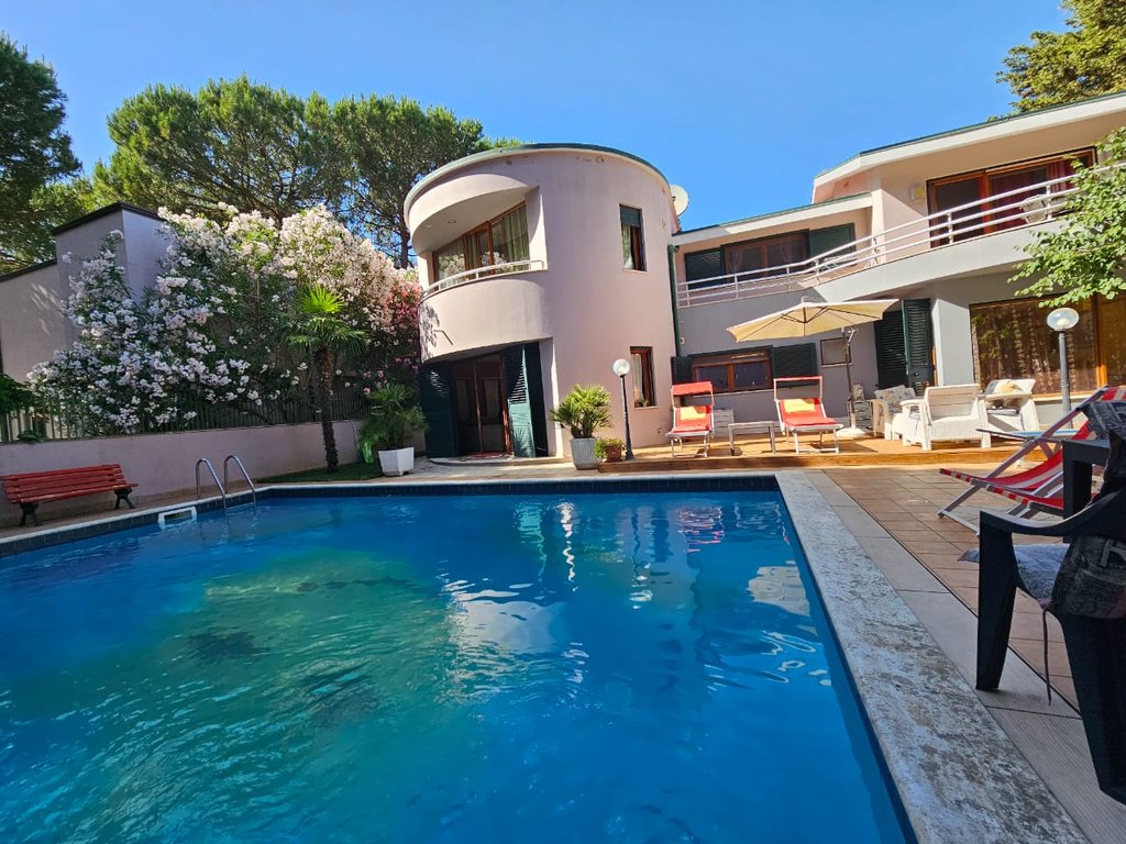 VILLA WITH POOL FOR SALE IN KERRET!