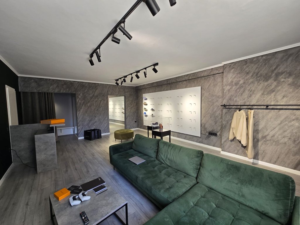 Commercial space for sale near the New Bazaar!