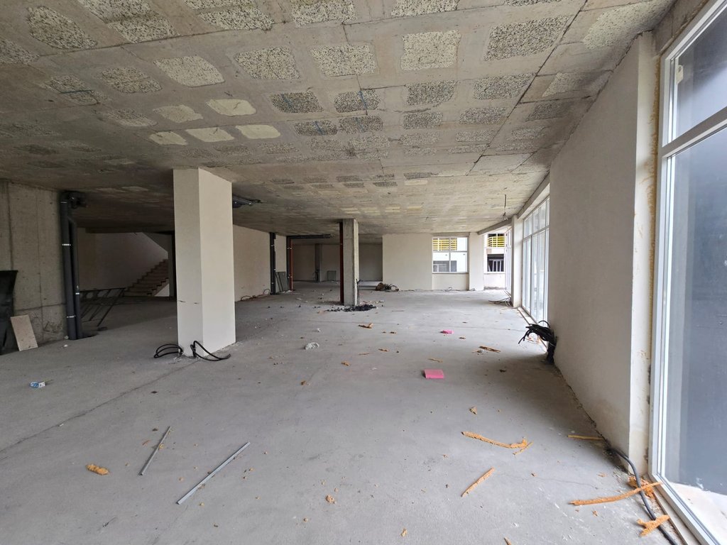 OPPORTUNITY! COMMERCIAL UNIT FOR SALE AT COMPLEX E-88 IN LAPRAKE!