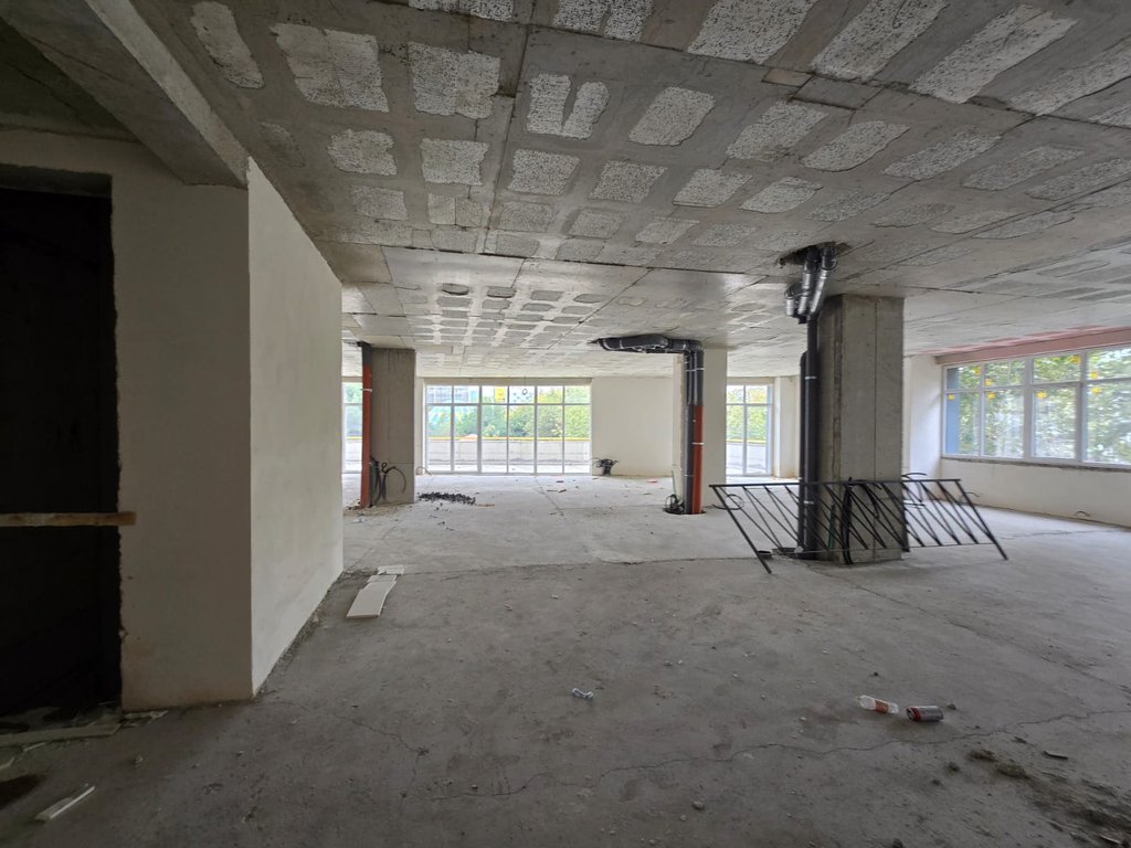 OPPORTUNITY! COMMERCIAL UNIT FOR SALE AT COMPLEX E-88 IN LAPRAKE!