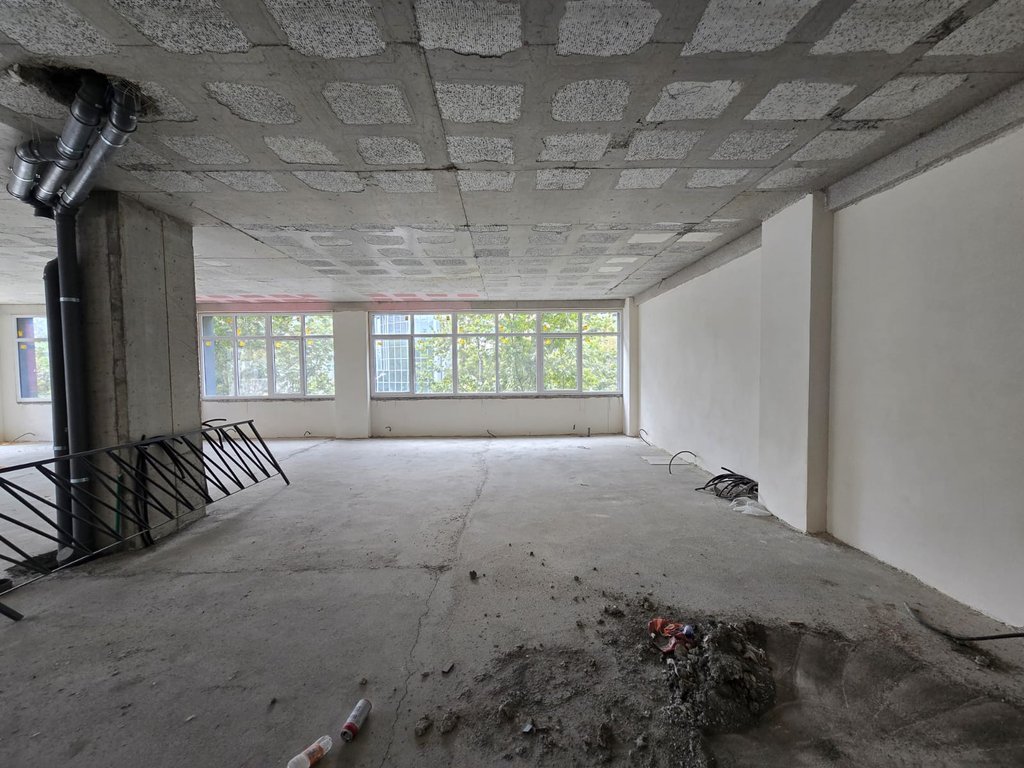 OPPORTUNITY! COMMERCIAL UNIT FOR SALE AT COMPLEX E-88 IN LAPRAKE!
