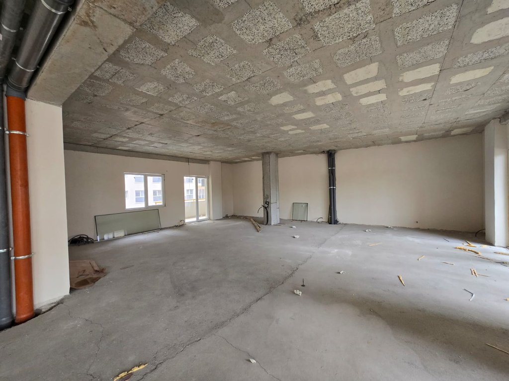 OPPORTUNITY! COMMERCIAL UNIT FOR SALE AT COMPLEX E-88 IN LAPRAKE!