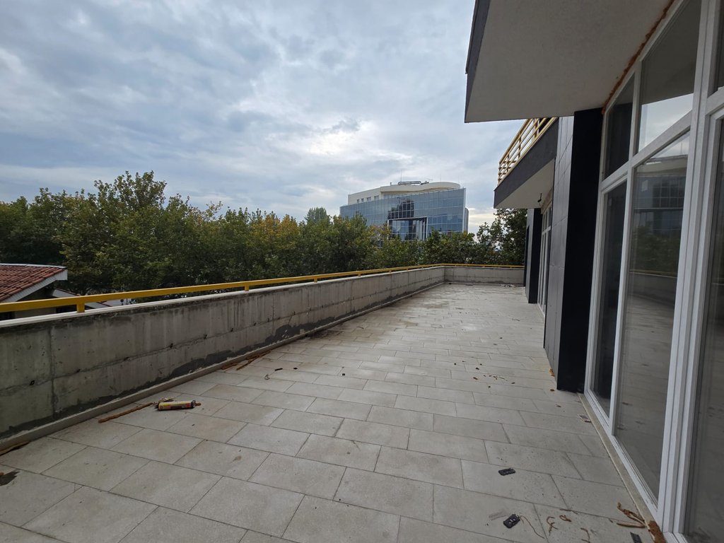 OPPORTUNITY! COMMERCIAL UNIT FOR SALE AT COMPLEX E-88 IN LAPRAKE!