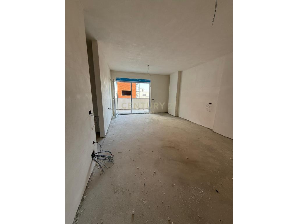 APARTMENT 3+1+2+PARKING SPACE FOR SALE AT METROPOLITAN RESIDENCE IN KAMEZ! (SIMA COM)