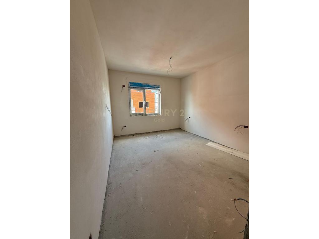 APARTMENT 3+1+2+PARKING SPACE FOR SALE AT METROPOLITAN RESIDENCE IN KAMEZ! (SIMA COM)