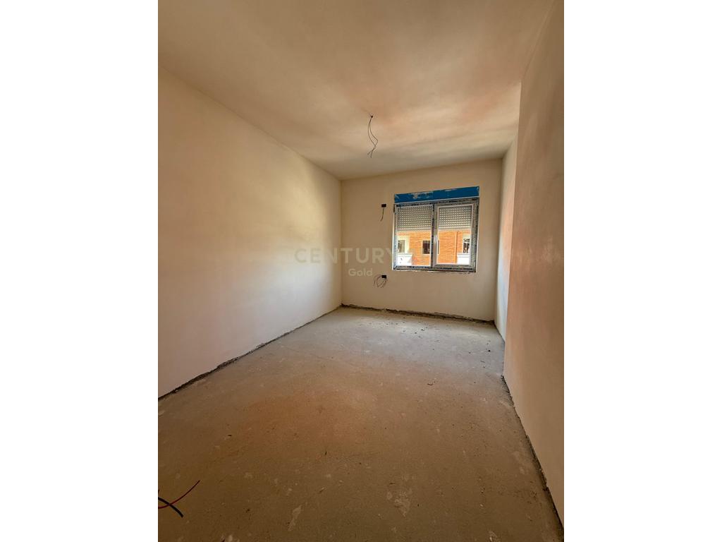 APARTMENT 3+1+2+PARKING SPACE FOR SALE AT METROPOLITAN RESIDENCE IN KAMEZ! (SIMA COM)