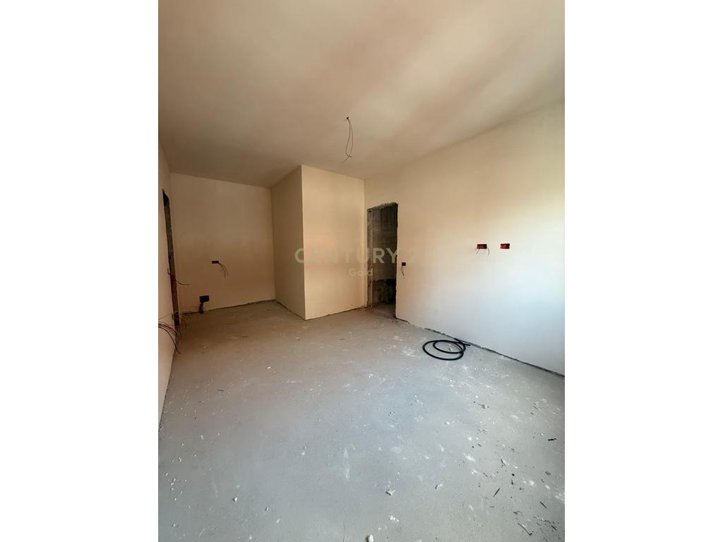 APARTMENT 3+1+2+PARKING SPACE FOR SALE AT METROPOLITAN RESIDENCE IN KAMEZ! (SIMA COM)