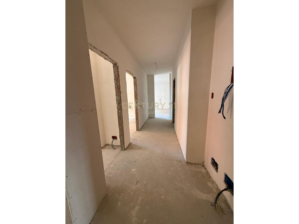 APARTMENT 3+1+2+PARKING SPACE FOR SALE AT METROPOLITAN RESIDENCE IN KAMEZ! (SIMA COM)