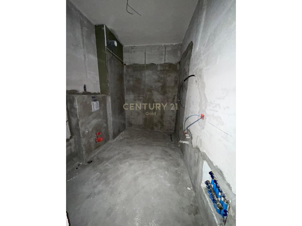 APARTMENT 3+1+2+PARKING SPACE FOR SALE AT METROPOLITAN RESIDENCE IN KAMEZ! (SIMA COM)