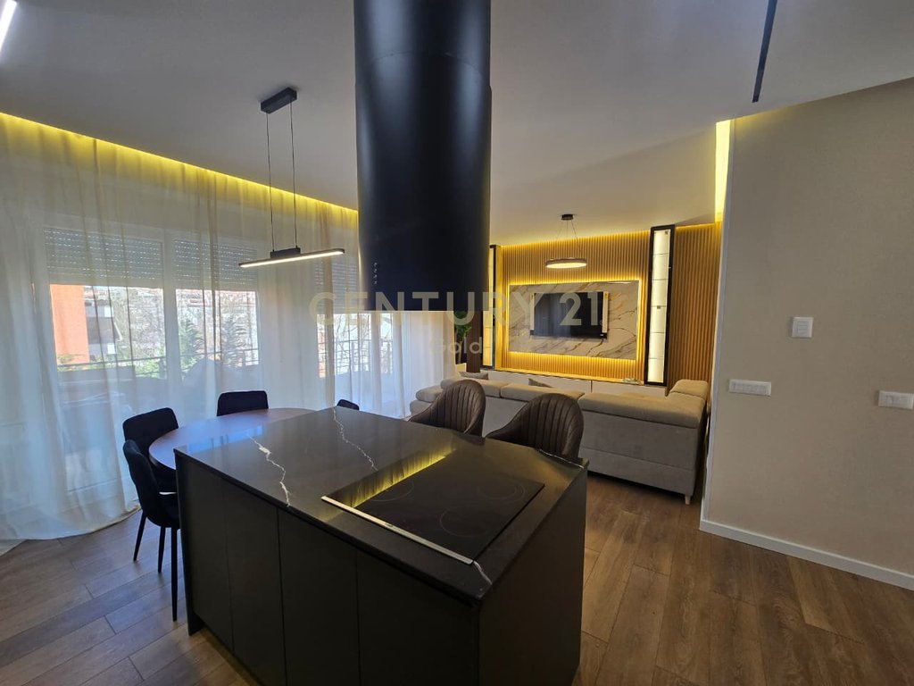 LUXURY APARTMENT 2+1+2+ PARKING SPACE FOR RENT NEAR THE BOTANICAL GARDEN!