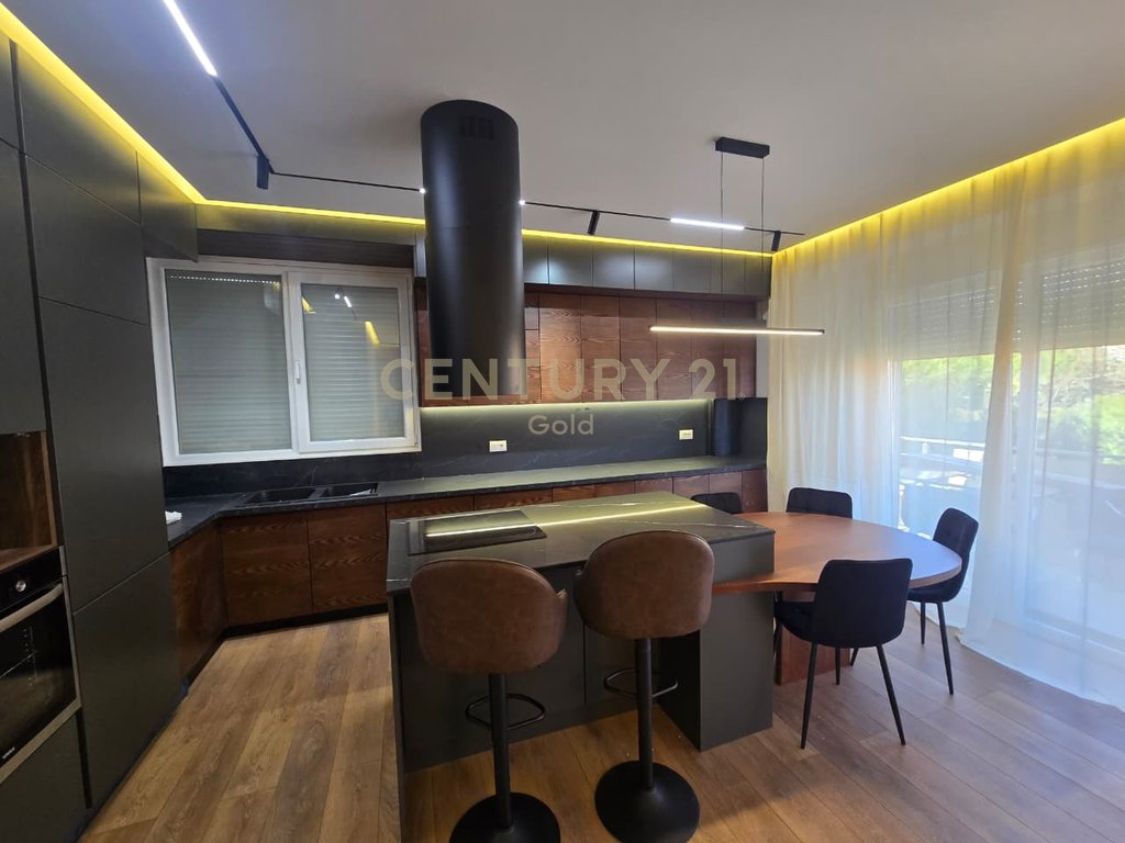 LUXURY APARTMENT 2+1+2+ PARKING SPACE FOR RENT NEAR THE BOTANICAL GARDEN!