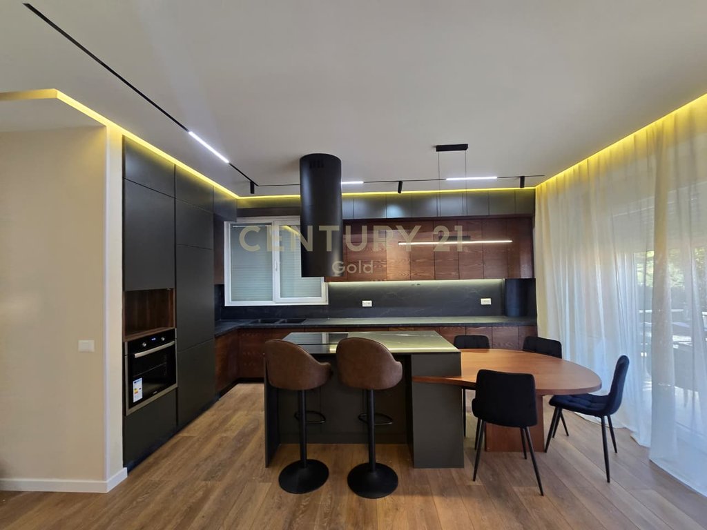 LUXURY APARTMENT 2+1+2+ PARKING SPACE FOR RENT NEAR THE BOTANICAL GARDEN!