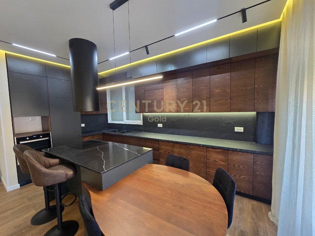 LUXURY APARTMENT 2+1+2+ PARKING SPACE FOR RENT NEAR THE BOTANICAL GARDEN!