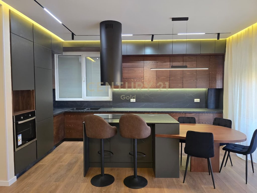 LUXURY APARTMENT 2+1+2+ PARKING SPACE FOR RENT NEAR THE BOTANICAL GARDEN!